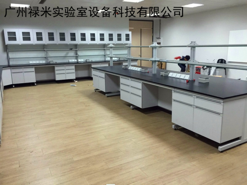 實(shí)驗(yàn)臺(tái)